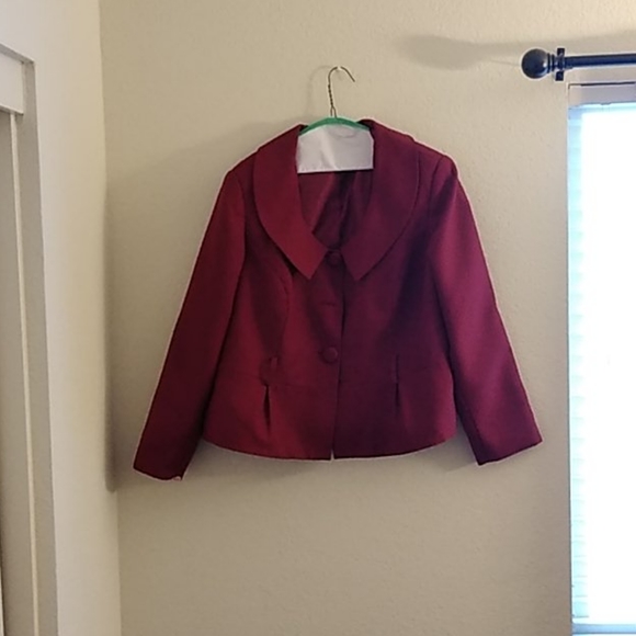 Skirt suit - Picture 2 of 4